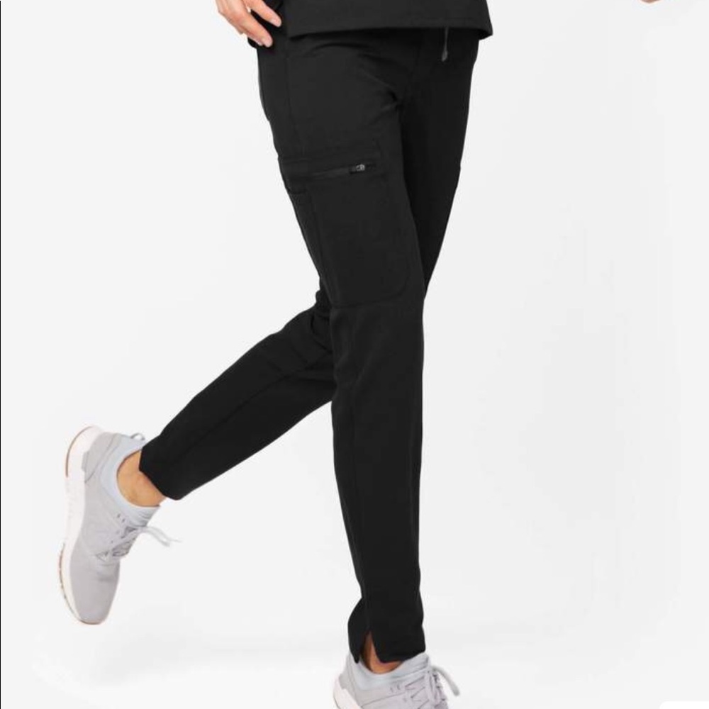 Figs Women’s Black Small Yola Skinny Scrub Pants